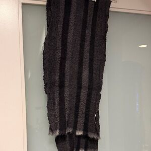 Gucci - woolBlack and Gray Striped Scarf